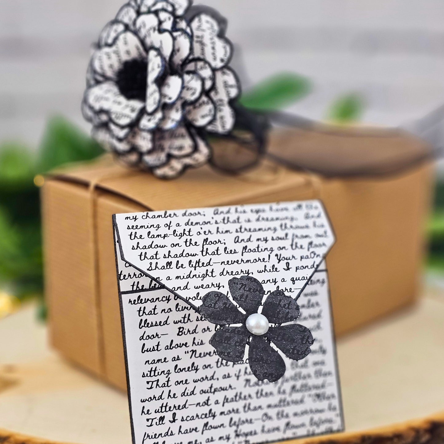 close up of coordinating  gift card that is free with each flower