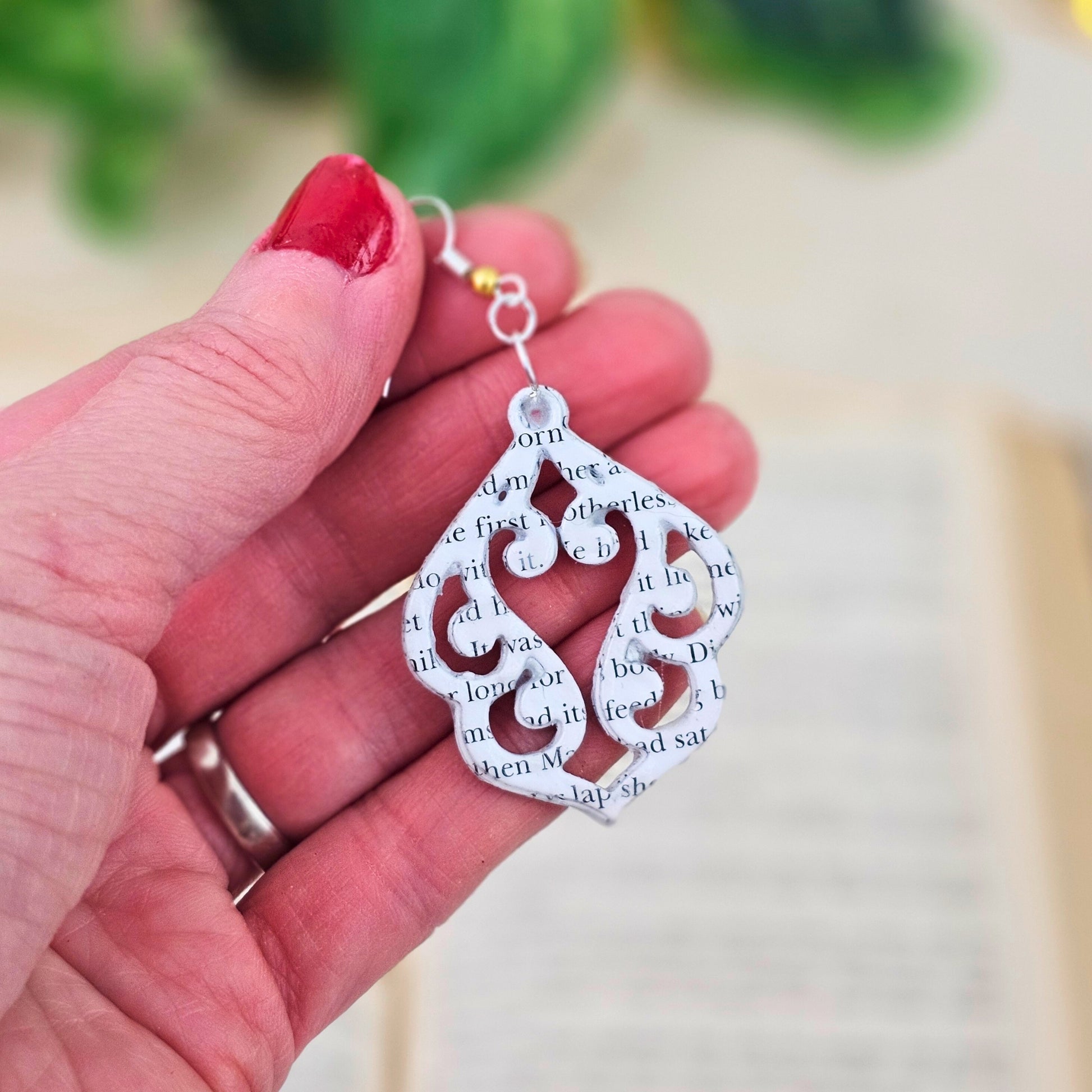 bookish jewelry for literary gifts
